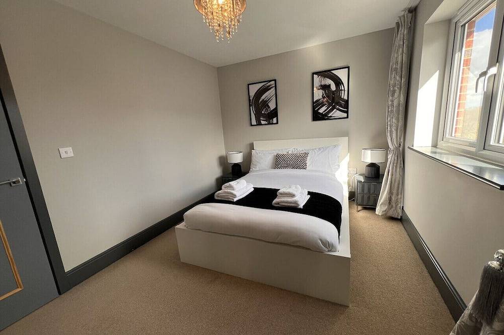 Luxury Durham Home in Dh1, Free Parking, No Fees in Durham, County Durham