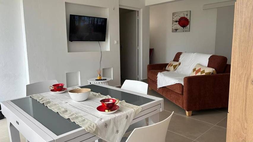 Appartement de vacances pour 3 personnes, avec piscine et jardin