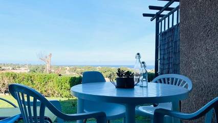 Gîte pour 4 personnes, avec terrasse et vue dans Gare du Club Med Cocody