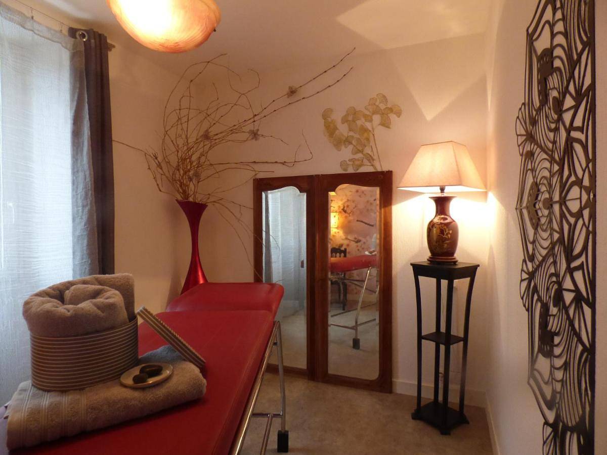 King Room with Spa Bath in Paroisse Saint-Damien-en-Châtelleraudais, Vienne (France)