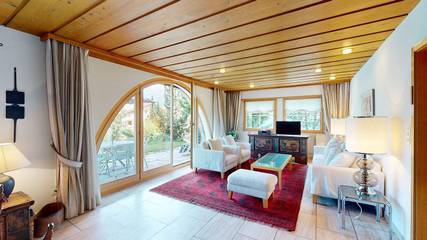 Ferienhaus für 8 Personen, mit Garten und Sauna sowie Ausblick in Graubünden