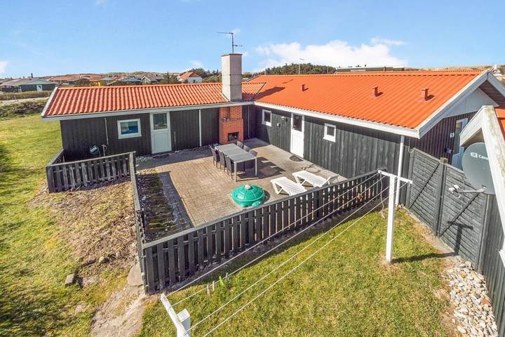 Villa for 8 personer, med balkon/terrasse og sauna samt pool, husdyr tilladt i Vejlby Klit
