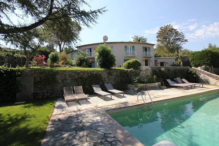 Villa für 8 Personen, mit Terrasse und Garten sowie Pool