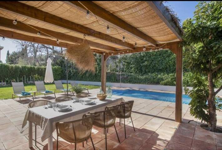 Casa de vacaciones para 8 personas, con vistas y terraza además de piscina y jardín - 1