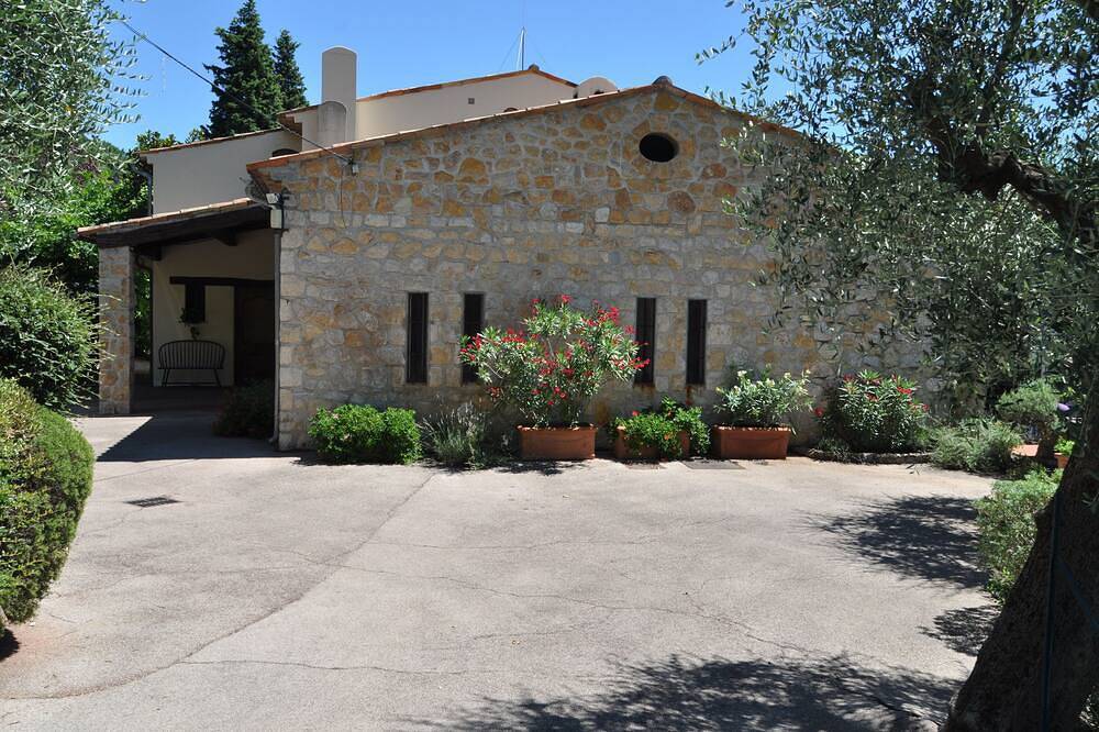 Une spacieuse, belle villa bénéficiant d'un grand jardin et de superbes vues in Grasse, Côte méditerranéenne (France)