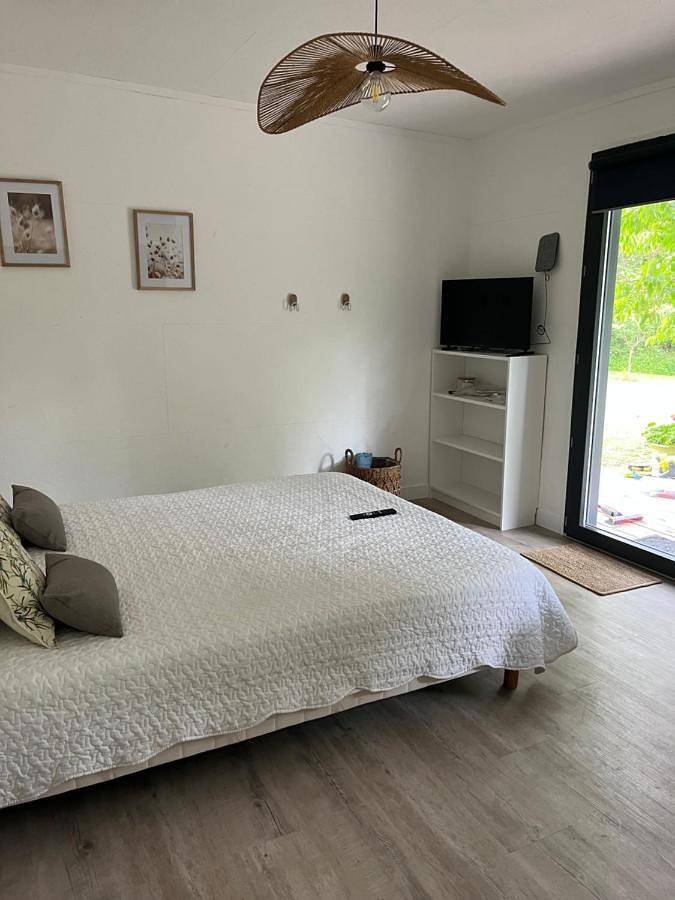 Double Room with Private Bathroom in Le Thor, Vaucluse