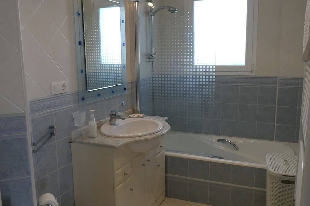 Ganze Wohnung, Schönes Apt. mit 2 Schlafz. , große Terrasse, Traumblick, gem. Pool, strandnah in Urbanización Ladera del Mar, Nerja