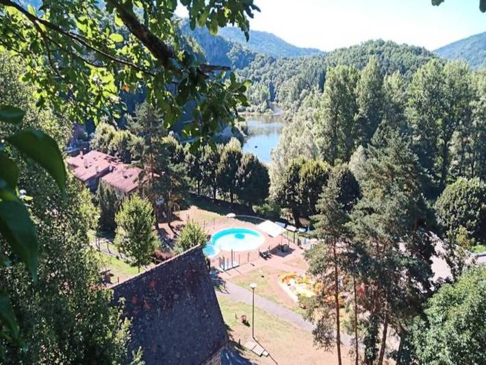 Gîte pour 2 personnes, avec piscine et terrasse, adapté aux familles à Vorey - 3