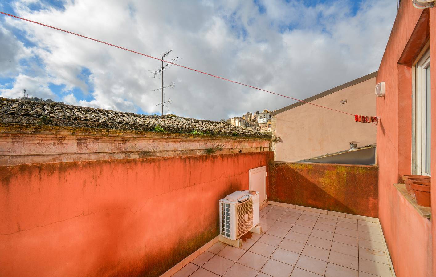 Cozy Apartment with Terrace & Parking, near Ragusa in Ragusa, Ragusa Province