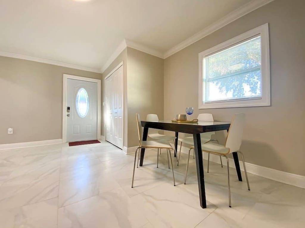 Charming home Near Tpa and Bucs stadium! Ev Charger and Jacuzzi! in Tampa, Tampa Bay