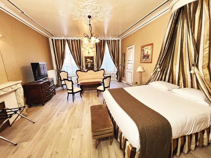 Hôtel pour 9 personnes, avec piscine dans Lac de la Liez - 3