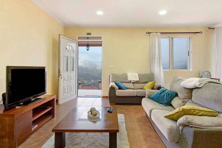 Holiday Home 'Vinháticos House' with Mountain View, Garden & Wi-Fi in São Vicente (Madeira), Madeira