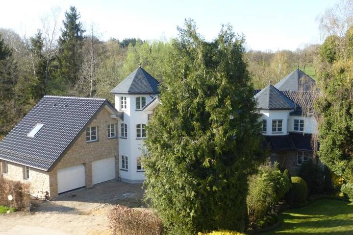 Ferienhaus für 25 Personen, mit Balkon und Terrasse sowie Garten und Ausblick in Roetgen - 2