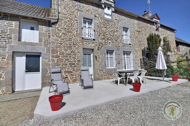Gîte pour 6 personnes, avec jardin à Bonnemain