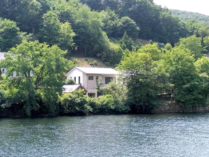 Feriehus for 4 personer, Terrasse og Sauna i tillegg til Utsikt og Innsjøutsikt i Eifel