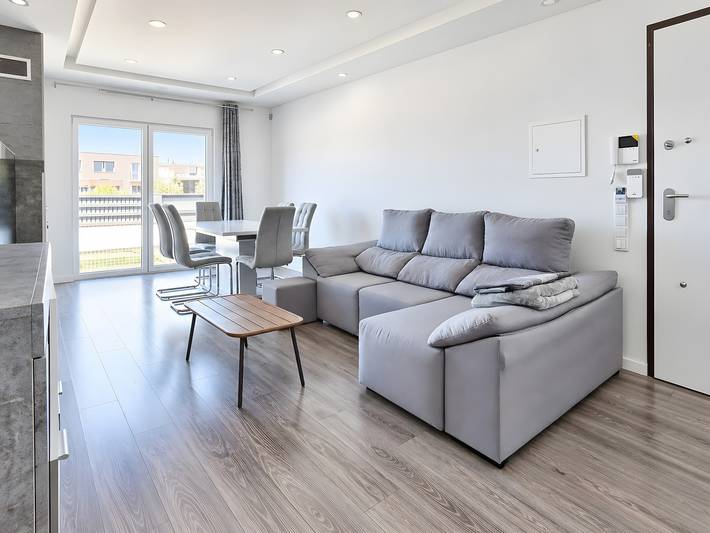 Spacious 4-Bedroom Villa in Fernão Ferro with Private Terrace, Wi-Fi & Air Conditioning in Fernão Ferro, Setúbal Peninsula