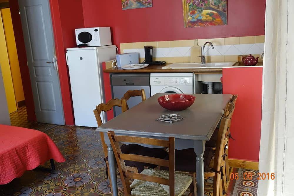 Casa de campo a 200 metros de la playa en el pueblo de carácter in Vogüé, Ardèche