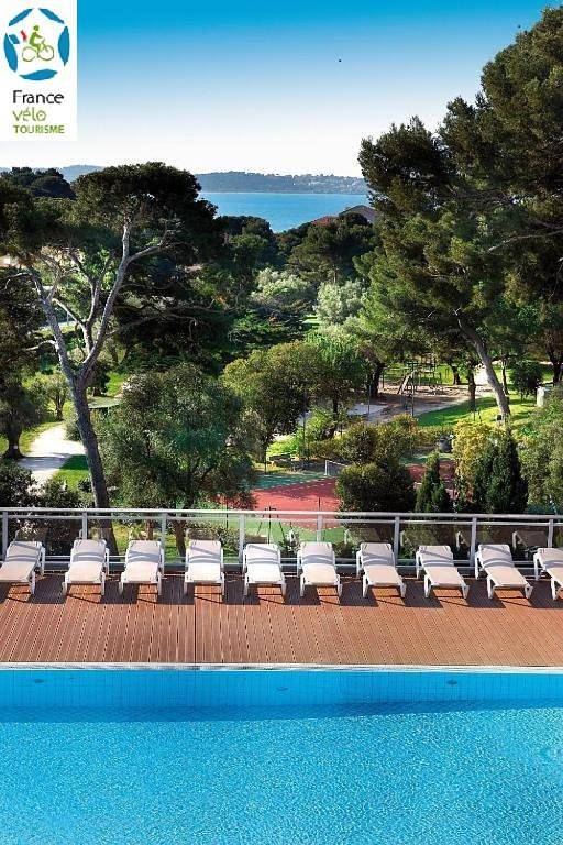 Vakantiepark voor 2 personen, with tuin and whirlpool as well as zwembad in de Provence