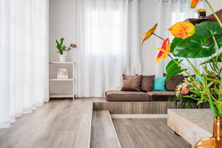Holiday Home "Sweet Home Madeira" with Sea View, Private Terrace & Wi-Fi in Camacha, Madeira