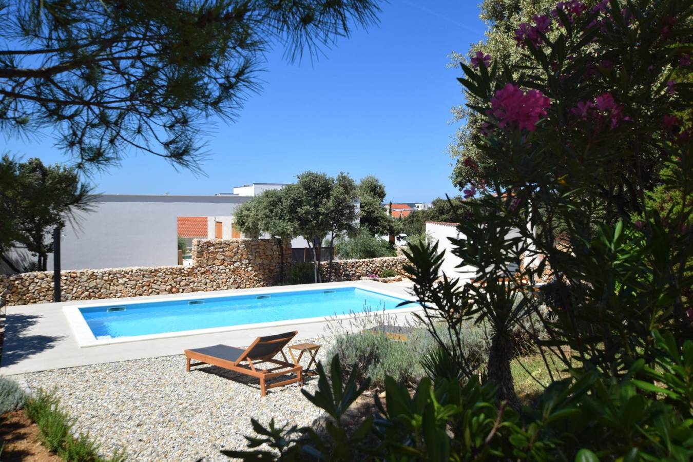 House in Mandre with Private Parking in Mandre, Pag