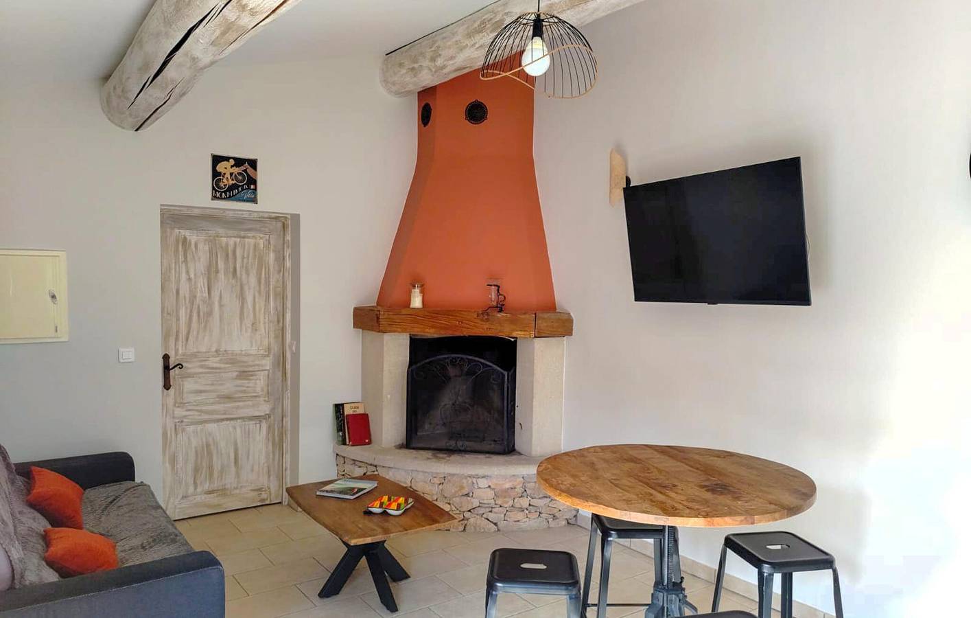 Encantador apartamento vacacional con piscina, jardín y wifi gratuito in Monieux, Parque natural regional del Mont Ventoux