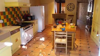 Gîte pour 12 personnes, avec jardin et terrasse à Cousance