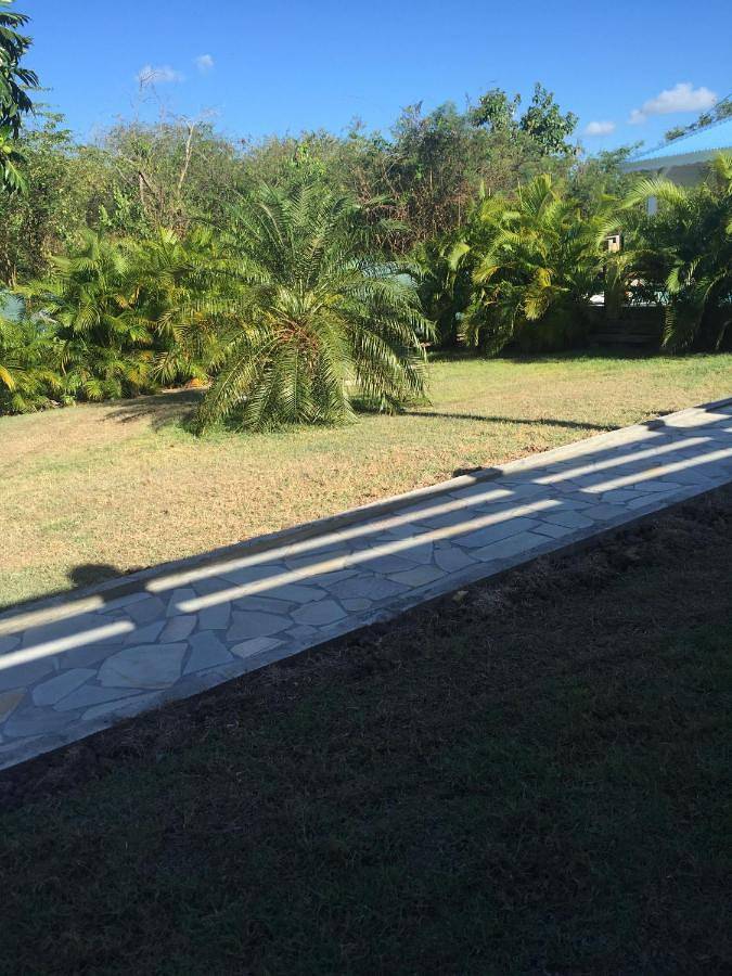 Location de vacances pour 7 personnes, avec vue ainsi que jardin et piscine, animaux acceptés à Le Moule - 4