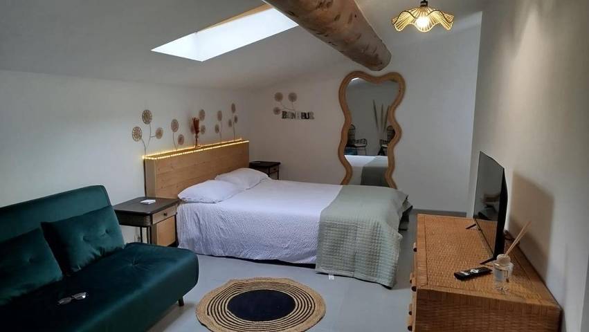 Appartement de vacances pour 3 personnes, avec Terrasse et Jardin ainsi que Piscine et Vue