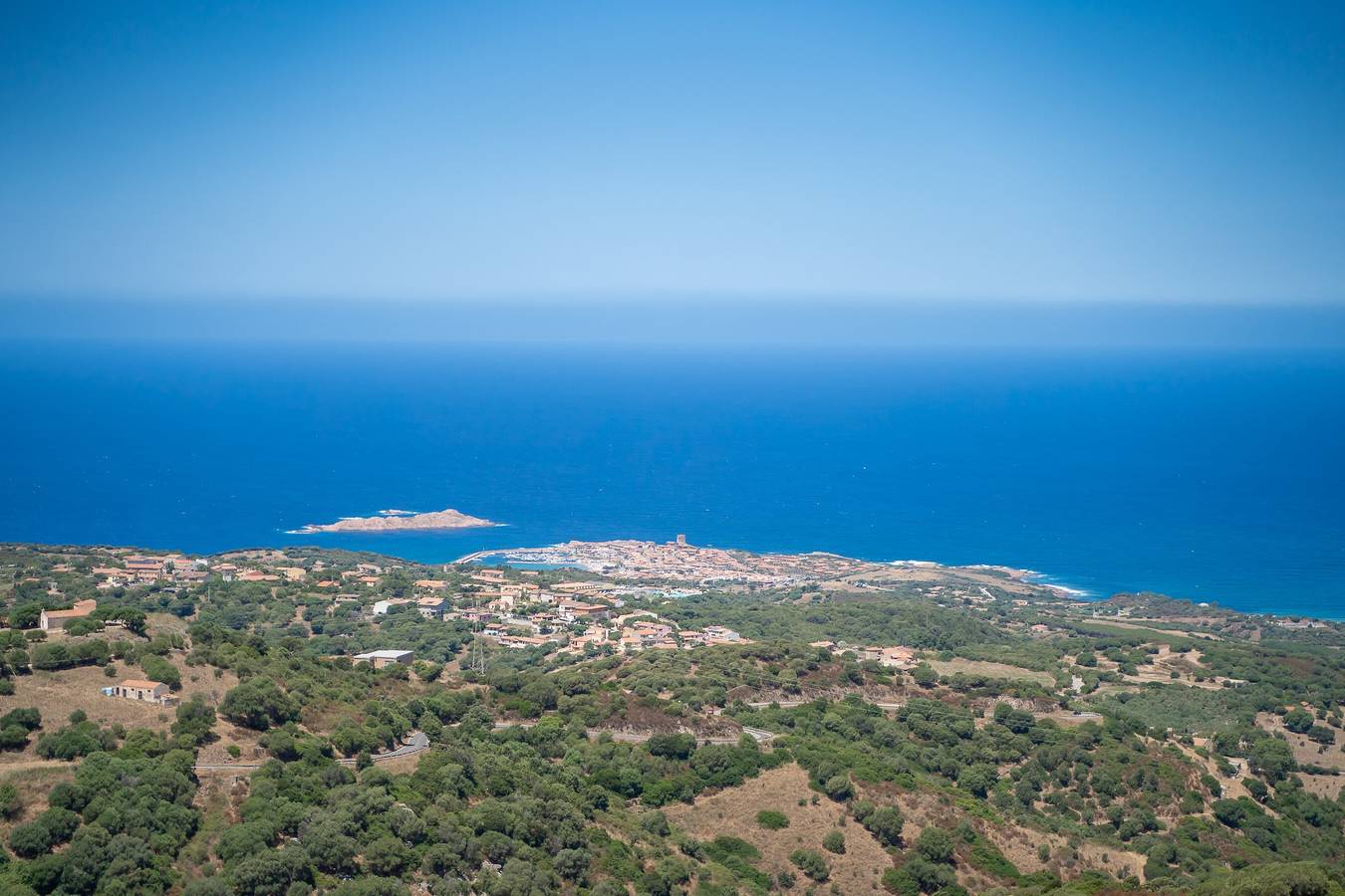 Ganze Wohnung, Apartment Carolina House in Strandnähe mit Meerblick, Klimaanlage, Wlan, Terrasse und Balkon in Trinità d'Agultu e Vignola (Borgo), Trinità d'Agultu e Vignola und Umgebung