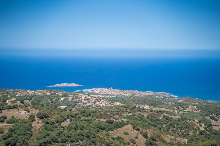 Appartamento intero, Appartamento Carolina House vicino alla spiaggia con vista sul mare, A/C, Wi-Fi, terrazza e balcone in Trinità d'Agultu e Vignola (Borgo), Trinità d'Agultu e Vignola