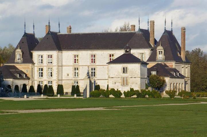 Cottage pour 3 personnes, avec jardin et piscine ainsi que vue sur le lac et vue, adapté aux familles dans Vitry-la-Ville