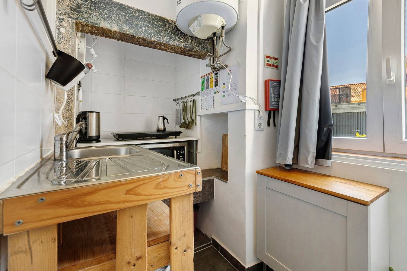 Entire apartment, Apartment 'Mouraria Flat 2E By Insighthome' with Wi-Fi in Santa Maria Maior, Costa de Lisboa