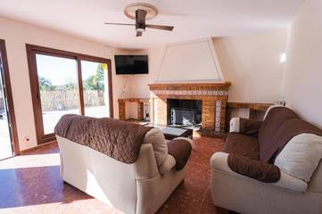 Casa rural para 12 personas, con piscina y vistas además de jardín y terraza en Constantina