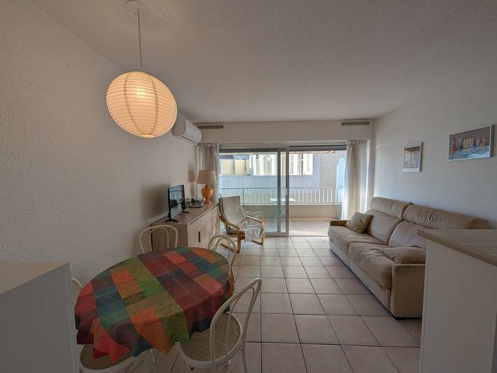 Gîte pour 3 personnes, avec Balcon dans Plage Veillat Saint Raphael - 3