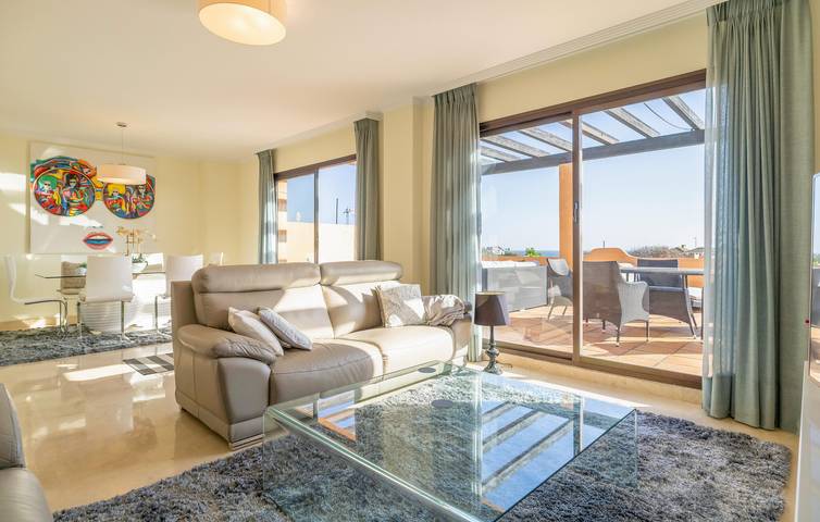 Ganze Ferienwohnung, Apartment mit Meerblick, Pool, Terrasse und Parkplatz, 400m zum Strand in Playa Ancha, Casares