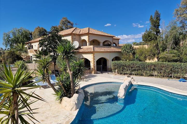 Villa für 13 Personen, mit Balkon und Garten