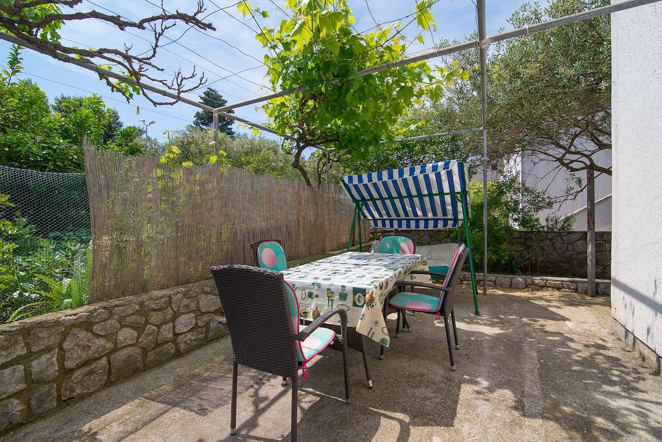 Ganze Wohnung, 2-Zimmer-Ferienwohnung mit Terrasse Mali Losinj, Losinj A-21195-a in Mali Lošinj, Lošinj