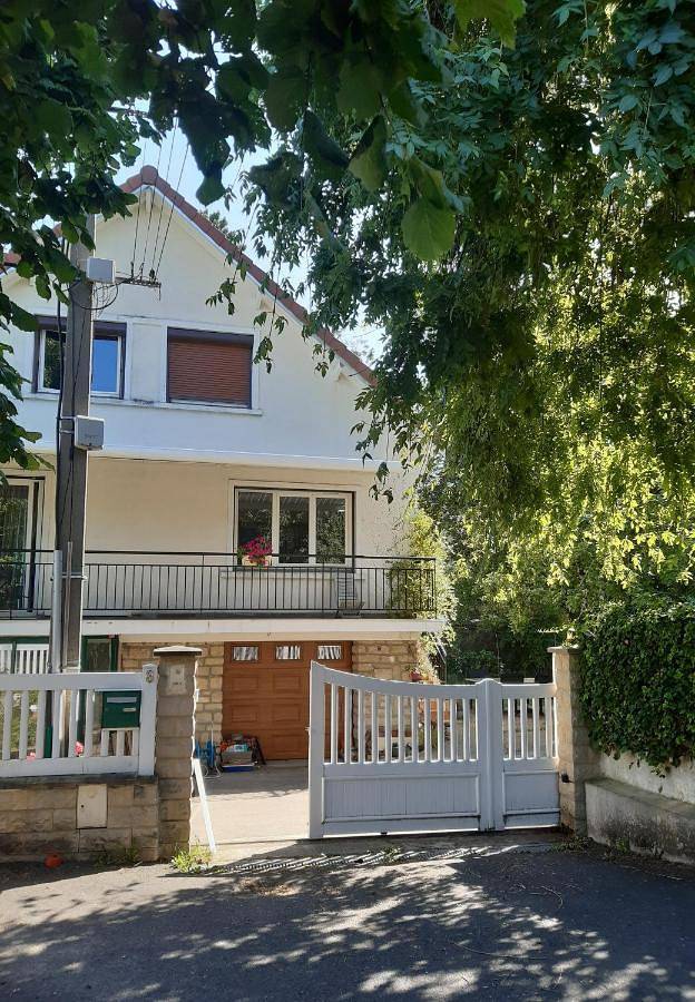 Location de vacances pour 4 personnes, avec terrasse ainsi que jardin et vue à Bougival - 2