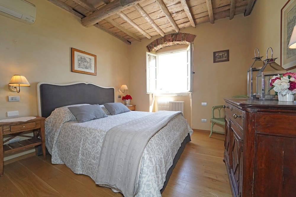 Villa Ambrosia 8P by Villasretreats w/pool A/C Bbq, Wifi, Sea View near 5Terre in La Spezia (Ville), La Spezia