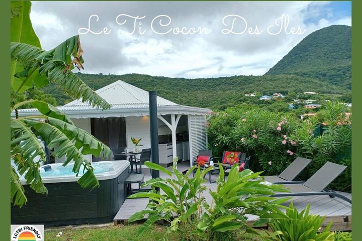 Chalet pour 2 personnes, avec jacuzzi ainsi que terrasse et jardin