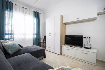 Apartment for 6 People in Torrevieja Centre, Torrevieja, Photo 2