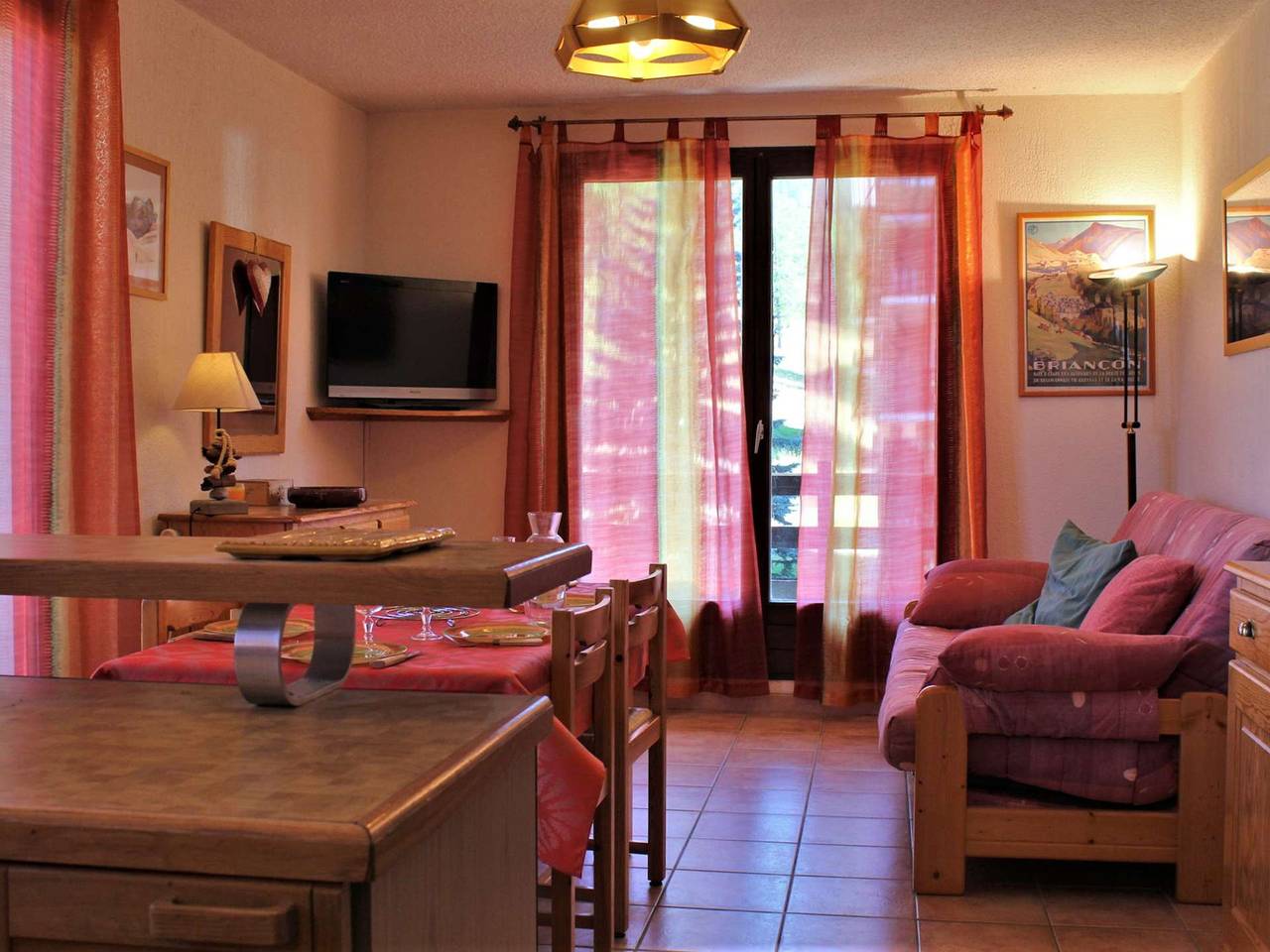 Ganze Wohnung, Ski-in/Ski-out Wohnung mit Balkon in Risoul in Station de Risoul, Risoul
