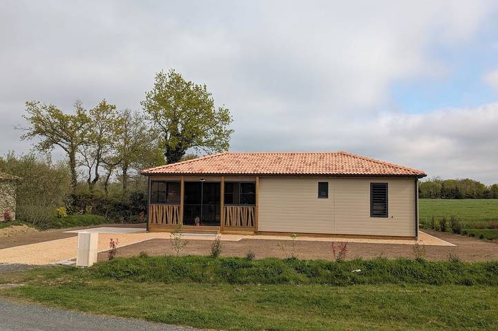 Gîte pour 6 personnes, avec piscine ainsi que jardin et jacuzzi à La Chapelle-Hermier