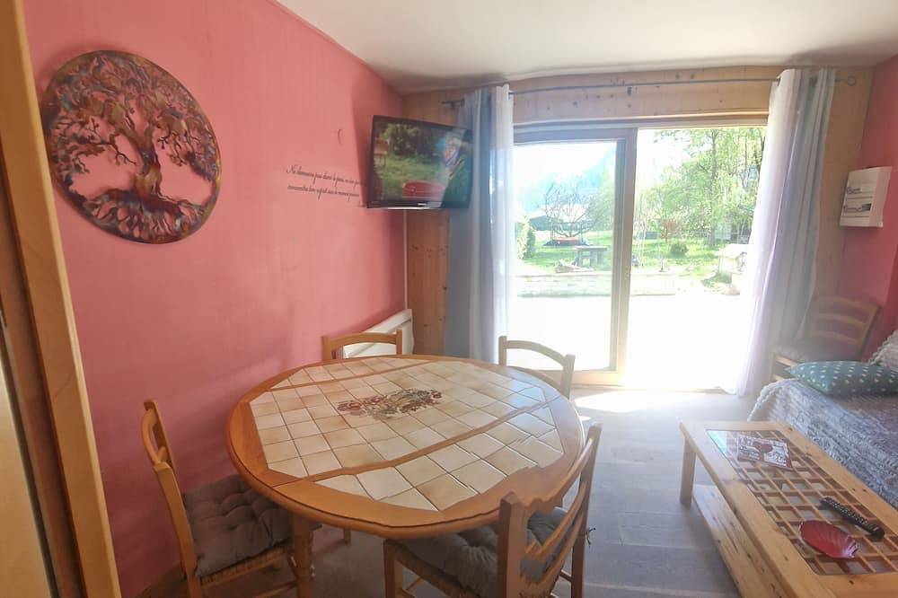 Ganze Wohnung, Vacation rental Beautiful 6-person apartment overlooking our beautiful mountains in Le Bourg-d'Oisans, Nationalpark Écrins