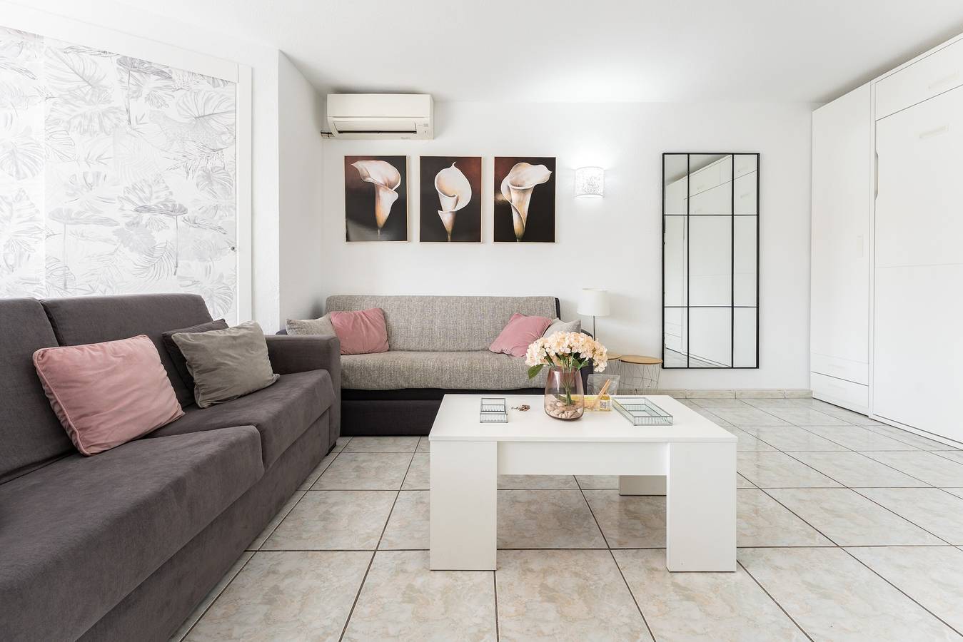 Entire studio, Studio Apartment 'Butiplaya Frontline Beach' with Sea View, Wi-Fi and Air Conditioning in La Cala de Mijas, Mijas
