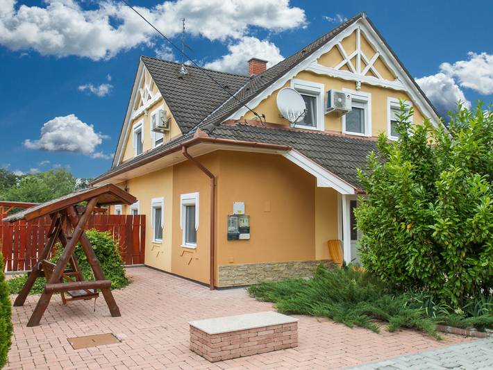 Ferienhaus für 6 Personen, mit Terrasse und Garten in Balatonkeresztur