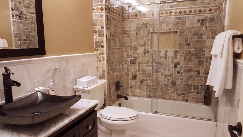 Vacation rental for 6 people, with terrace and pool as well as hot tub in Monterey County