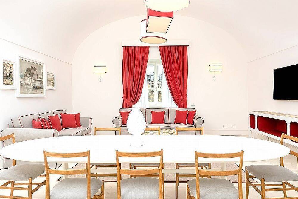 Villa Auralia: A charming and bright two-story historical villa surrounded by a lemon and orange garden, with Free Wi-Fi. in Massa Lubrense, Provinsen Napoli