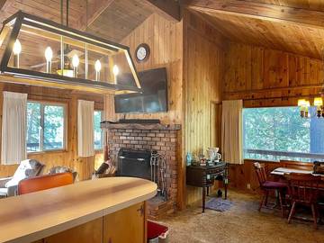 Log Cabin for 8 Guests in Running Springs, San Bernardino County, Picture 3