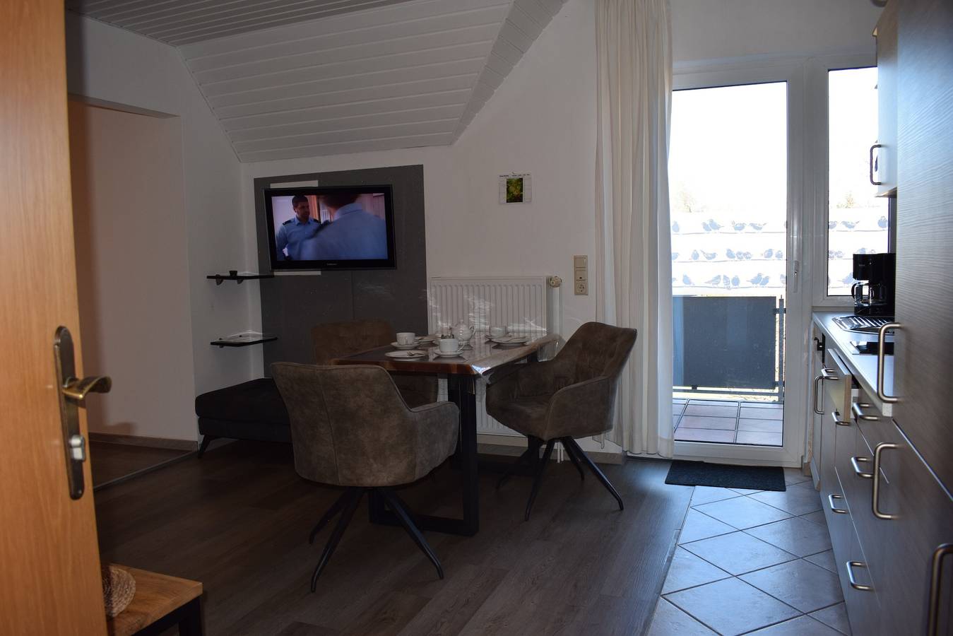 Ganze Wohnung, Apartment „Ferienwohnung 3“ mit Balkon und Wlan in Horumersiel, Wangerland